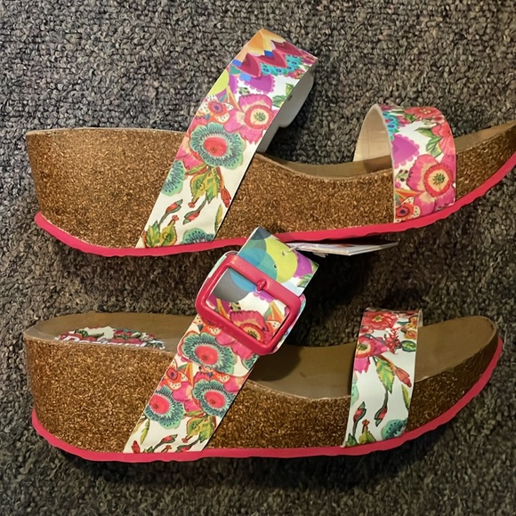 BEAUTIFUL Desigual sandals made in Italy 🇮🇹 - Picture 6 of 8